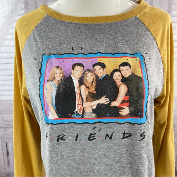 Friends cropped raglan tee - Picture 2 of 4